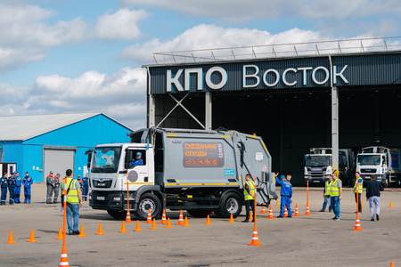 В Подмосковье определен лучший водитель спецтехники по вывозу отходов